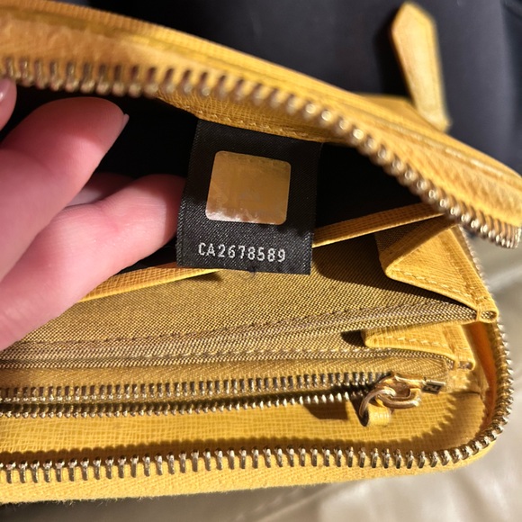 Fendi wallet w/ Certificate of Authentication - Picture 4 of 12